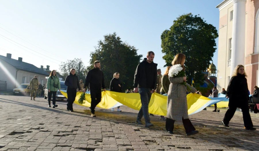 З бійцем Віталієм Мартинчуком попрощались у Здолбунівській громаді - фото 1