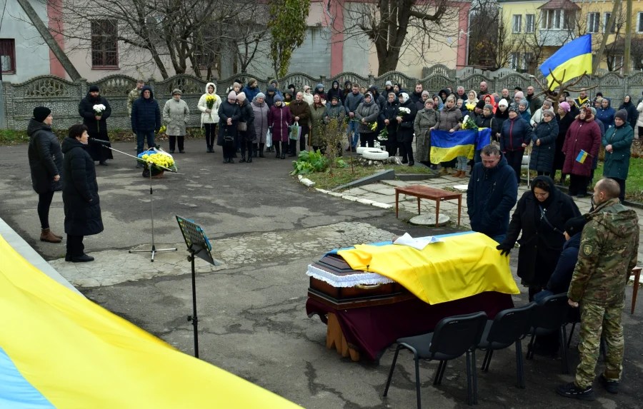 У Здолбунівській громаді попрощалися із захисником - фото 1