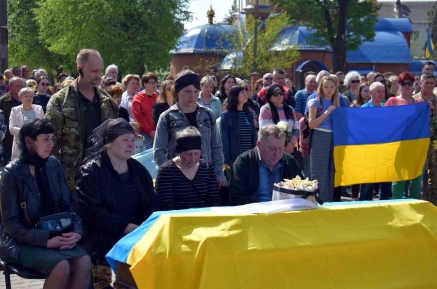 На Рівненщині провели на вічний спокій полеглого захисника - фото 1