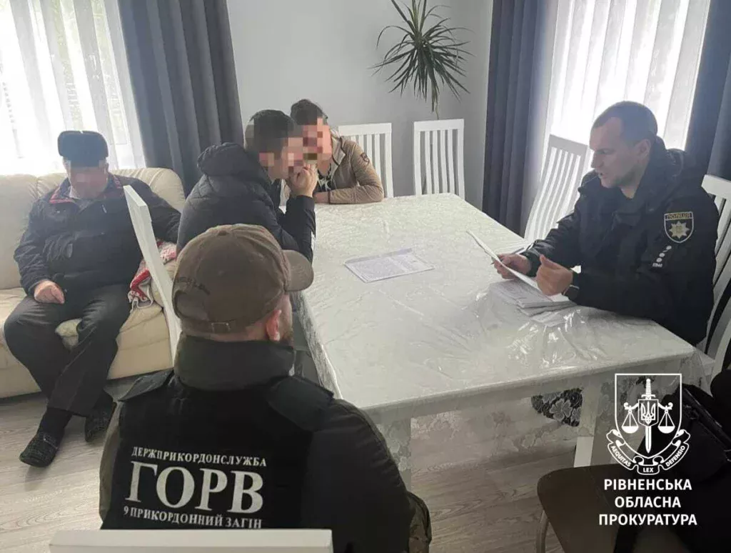 1 На Рівненщині затримали трьох молодиків, які переправляли ухилянтів за кордон