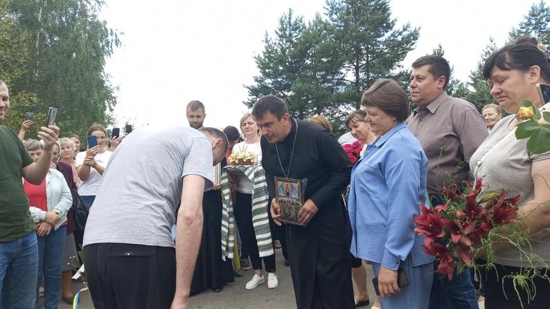 Зустріч з полону: додому повернувся Руслан Сало з Рівненщини
