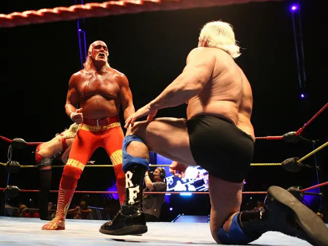 Халк Хоган і Рік Флер у ринзі під час туру Hulkamania, Австралія, 2009 рік